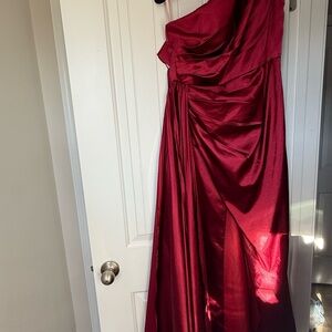 Elegant Red One-Shoulder Gown